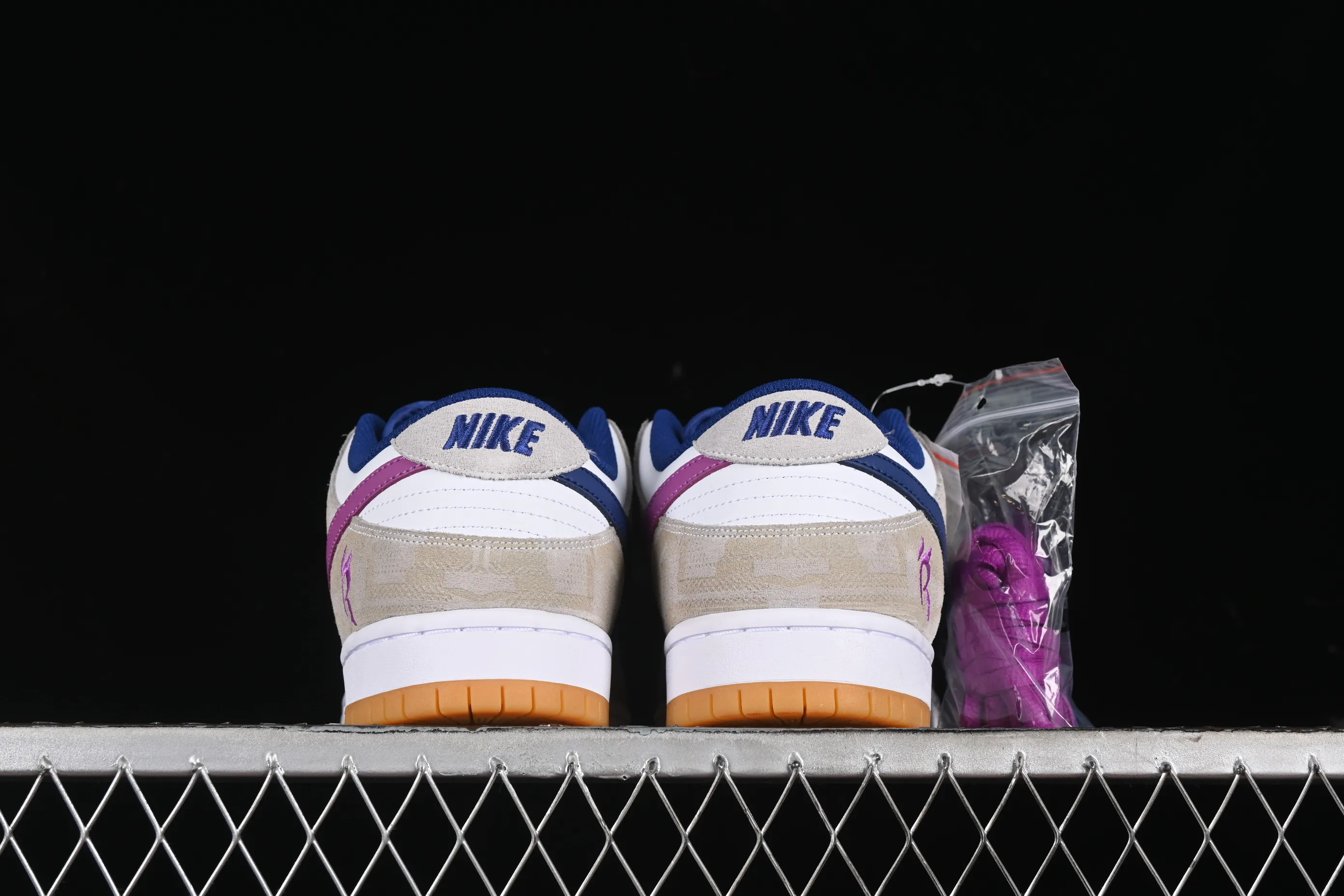 All categories Nk SB Dunk Series Nk SB Dunk Low low-top sneakers Rayssa Leal x Nk SB Dunk Low Brazilian skateboarding goddess joint model SB low-top casual sneakers FZ5251-001